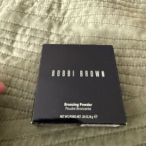 Bobbi Brown Bronzing Powder in Sleek Black